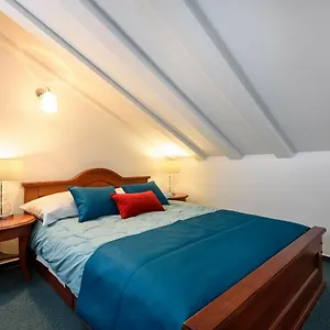 4* Pensión Meri