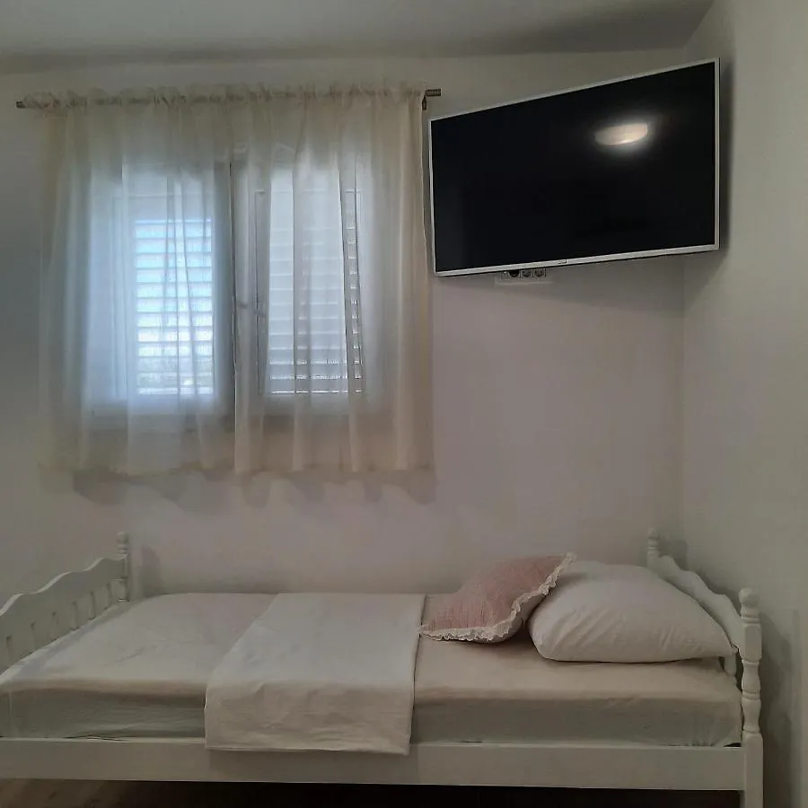 Studio Apartman Mare Τρογκίρ