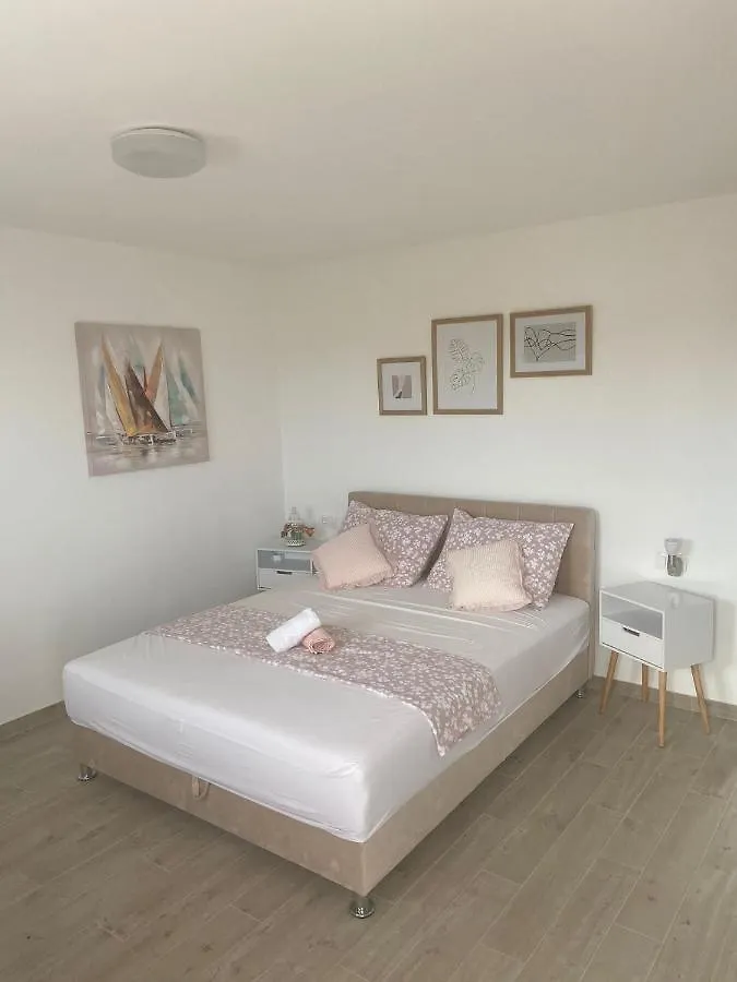 Studio Apartman Mare Τρογκίρ